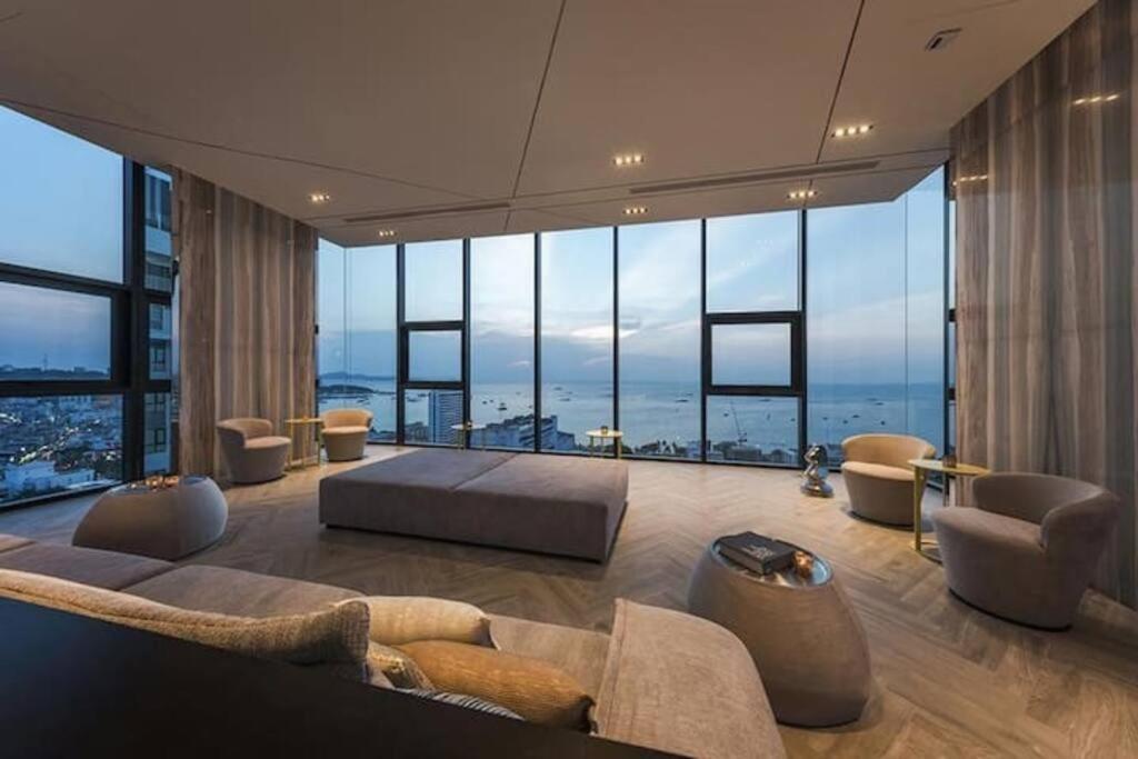 The Base Central Pattaya Eksteriør billede