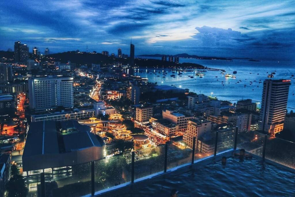 The Base Central Pattaya Eksteriør billede