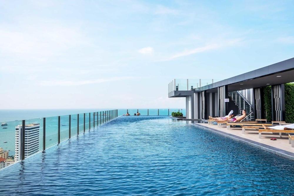 The Base Central Pattaya Eksteriør billede